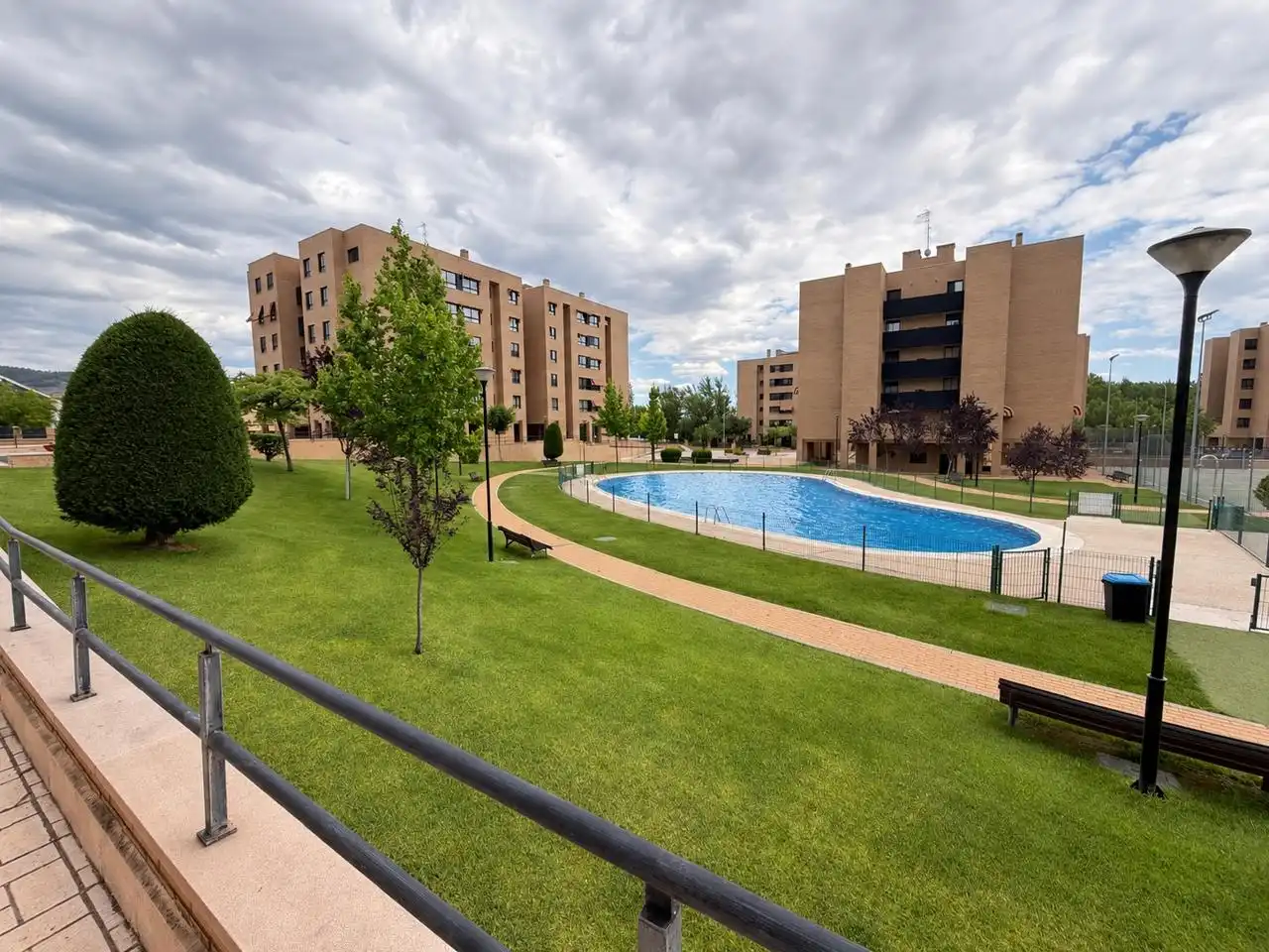 Swimming pool of Flat for rent in Cuenca  with Air Conditioner, Heating and Parquet flooring