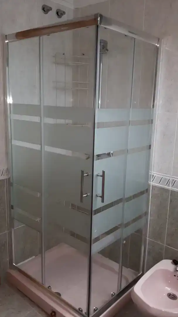 Bany de Pis de lloguer en Lugo Capital amb Aire condicionat i Balcó