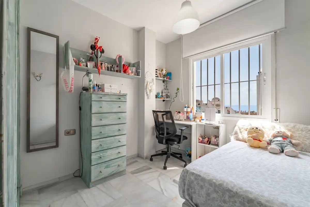 Habitación de Planta baja en venta en Rincón de la Victoria con Calefacción, Jardín privado y Terraza