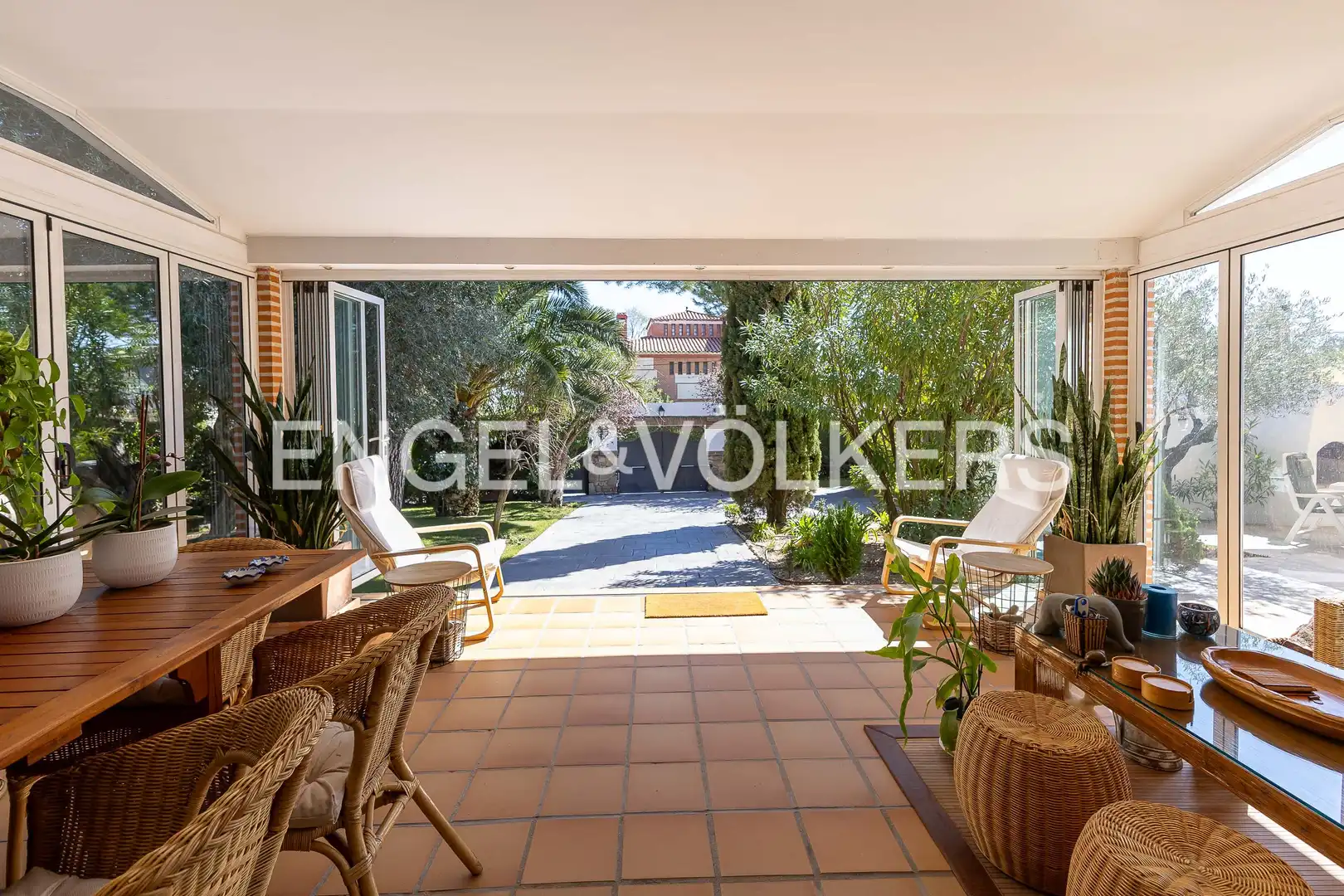 Vista exterior de Casa o xalet en venda en Boadilla del Monte amb Aire condicionat, Calefacció i Jardí privat