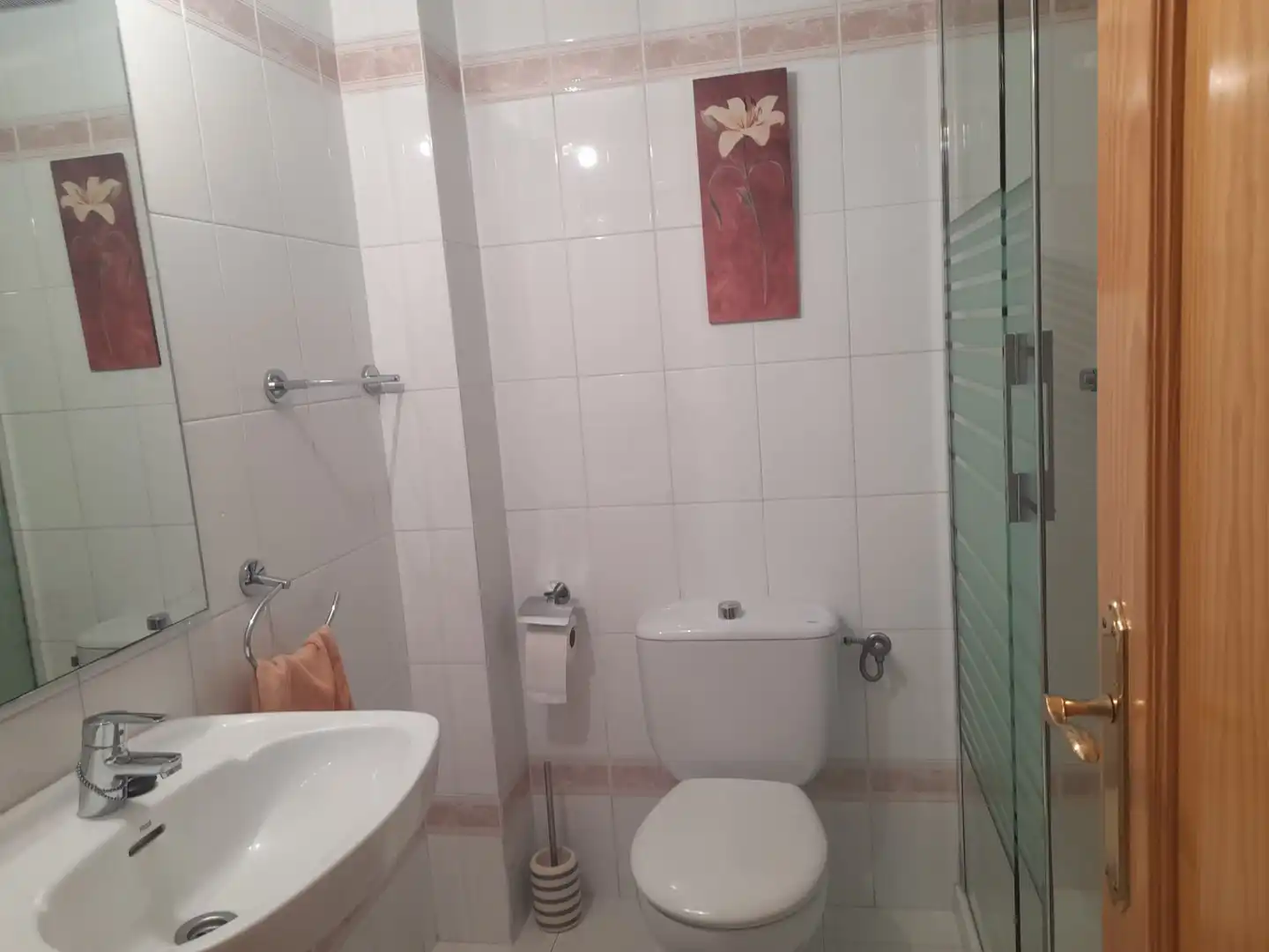 Baño de Casa adosada en venta en Pozuelo de Alarcón con Aire acondicionado, Calefacción y Jardín privado