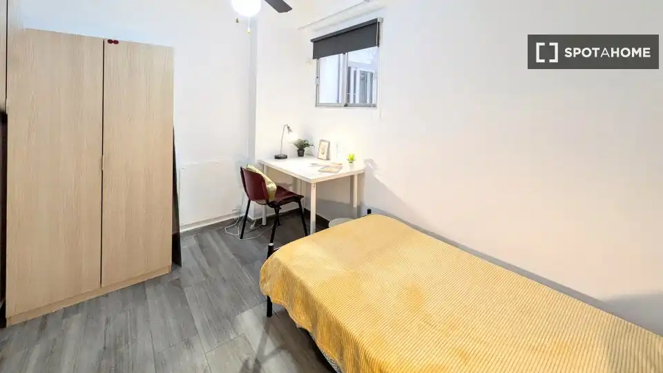 Habitación de Piso de alquiler en Burjassot con Aire acondicionado, Calefacción y Amueblado