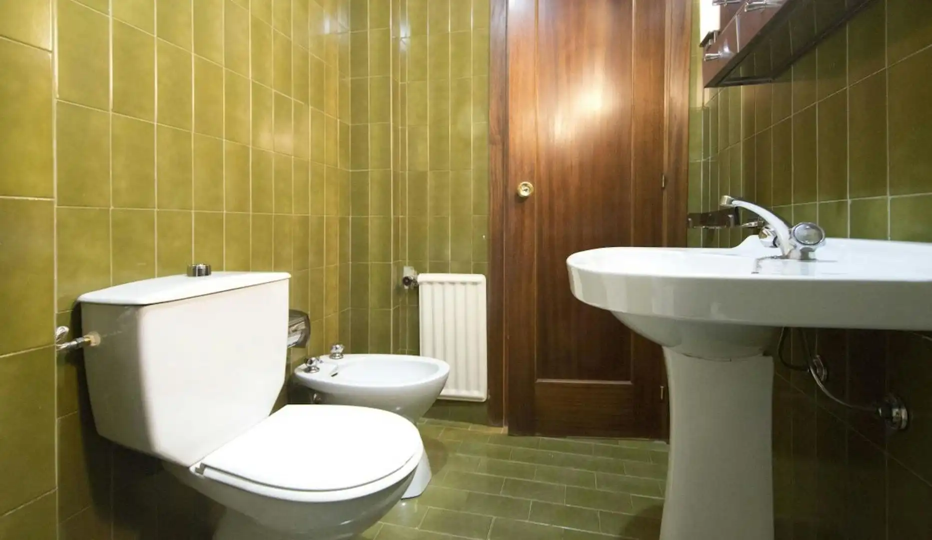 Bathroom of Flat for share in Madrid  with Heating, Washing machine and Internet