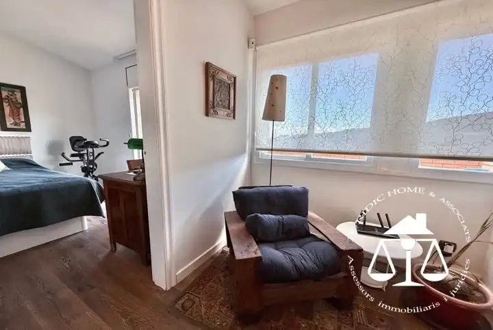 Sala d'estar de Casa o xalet en venda en Sant Boi de Llobregat amb Aire condicionat, Calefacció i Jardí privat