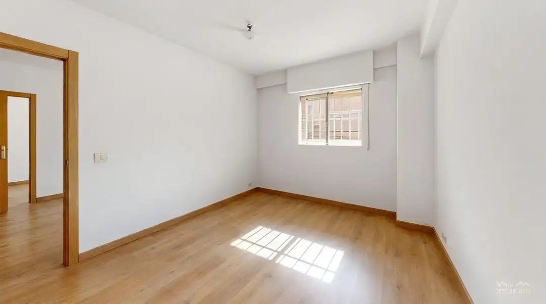 Schlafzimmer von Wohnung zum Verkauf in Madrid mit Klimaanlage und Heizung