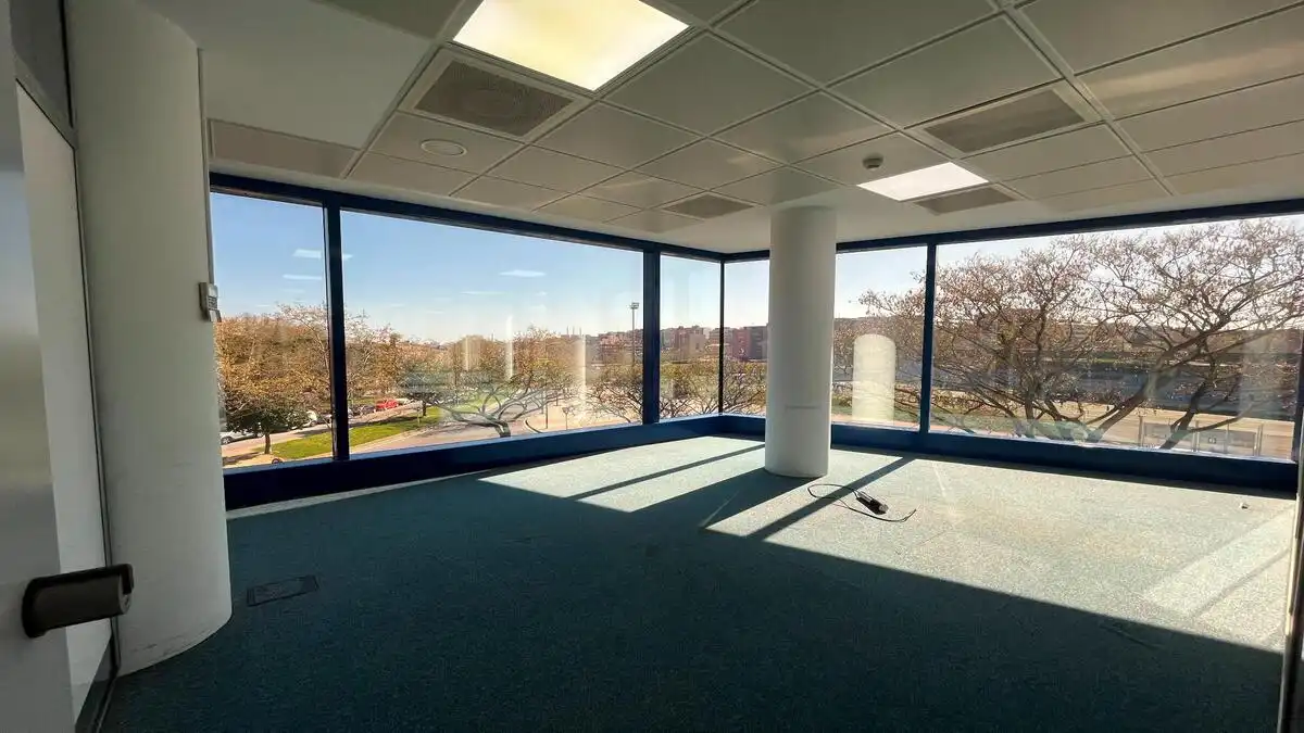 Büro zum Verkauf in Badalona