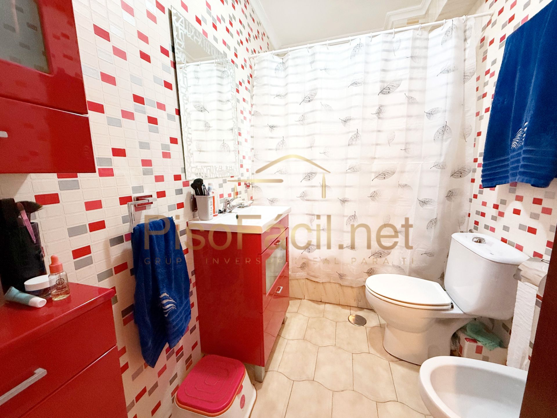 Bathroom of Flat for sale in Parla  with Air Conditioner, Terrace and Storage room