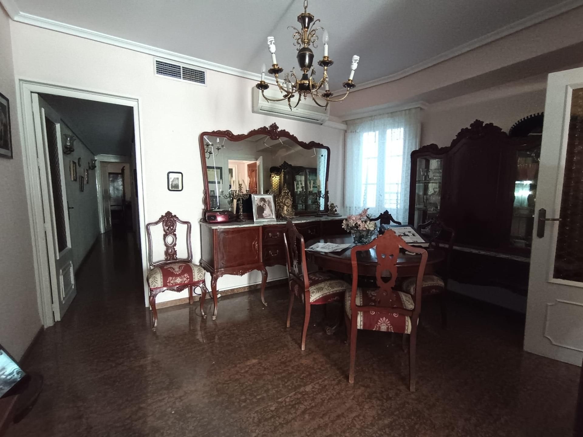 Comedor de Piso en venta en  Córdoba Capital con Aire acondicionado, Terraza y Trastero