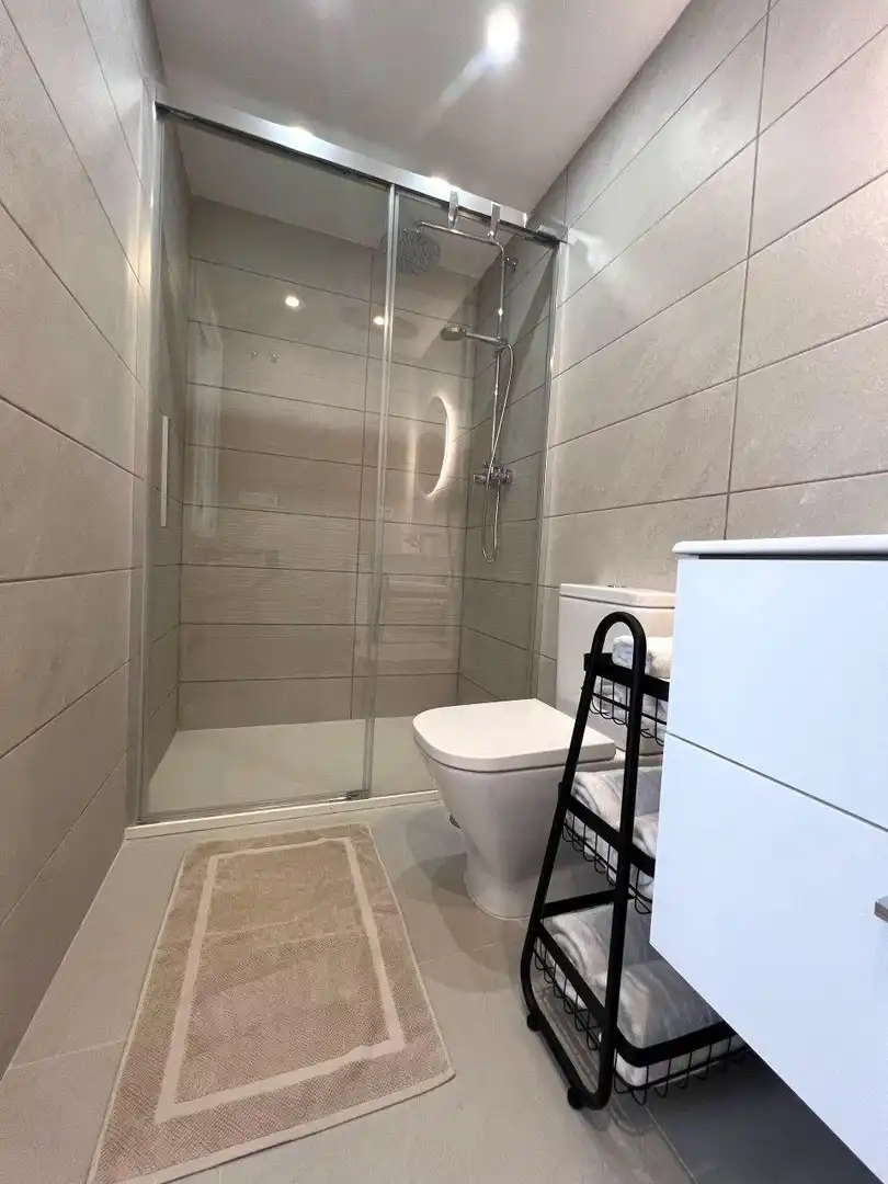 Baño de Apartamento en venta en Torrevieja con Calefacción, Terraza y Amueblado