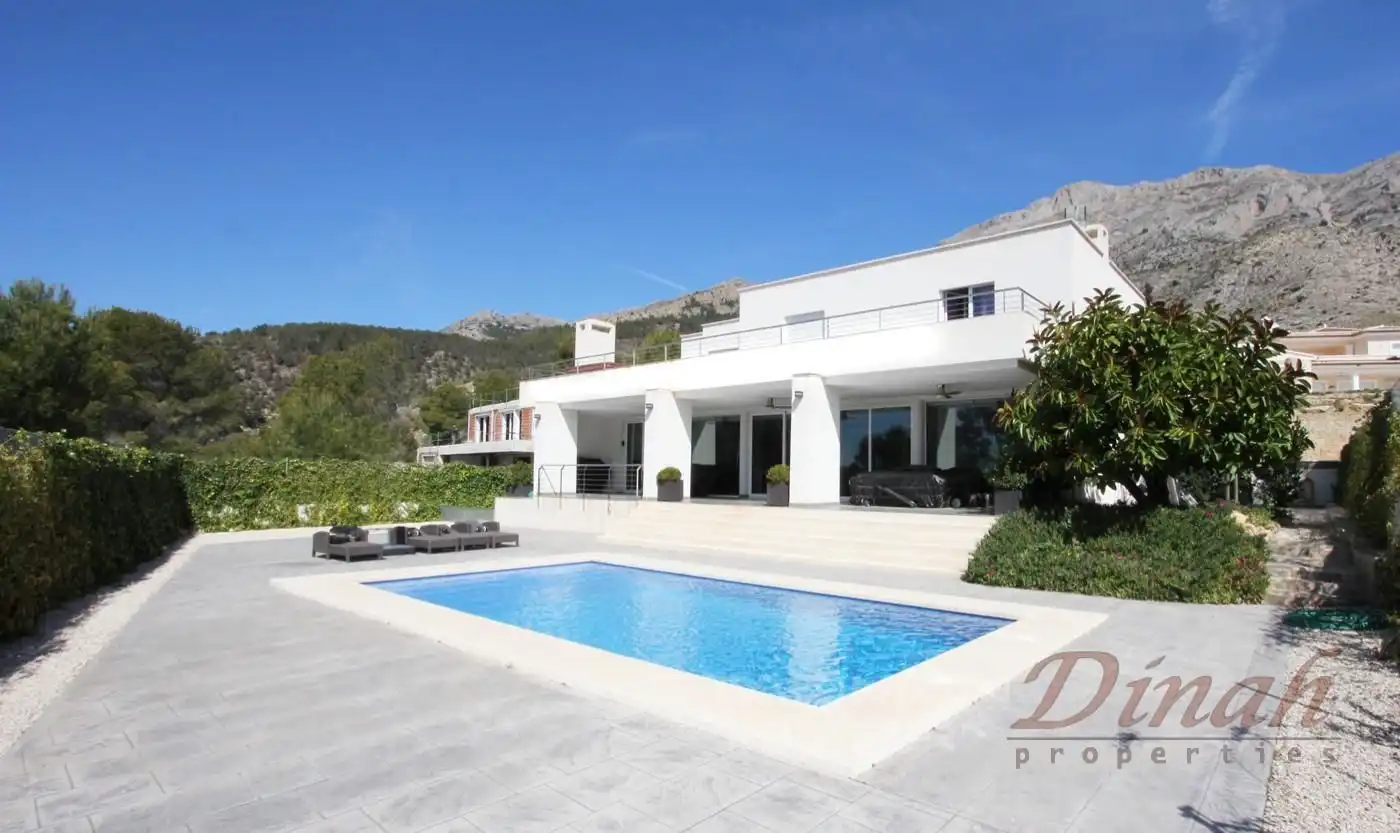 Casa amb piscina de lloguer a Riu