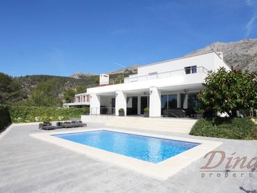 House with pool to rent in Riu