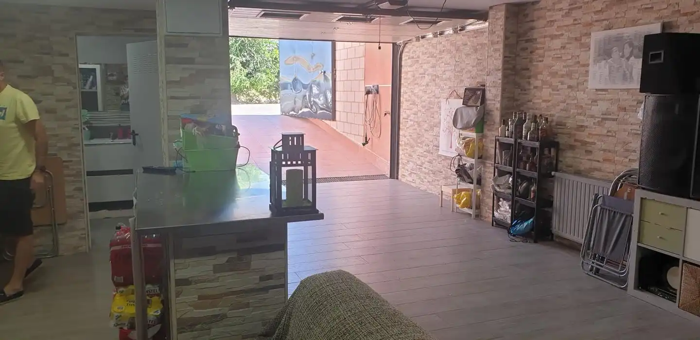 Casa adosada en venta en Saelices con Calefacción
