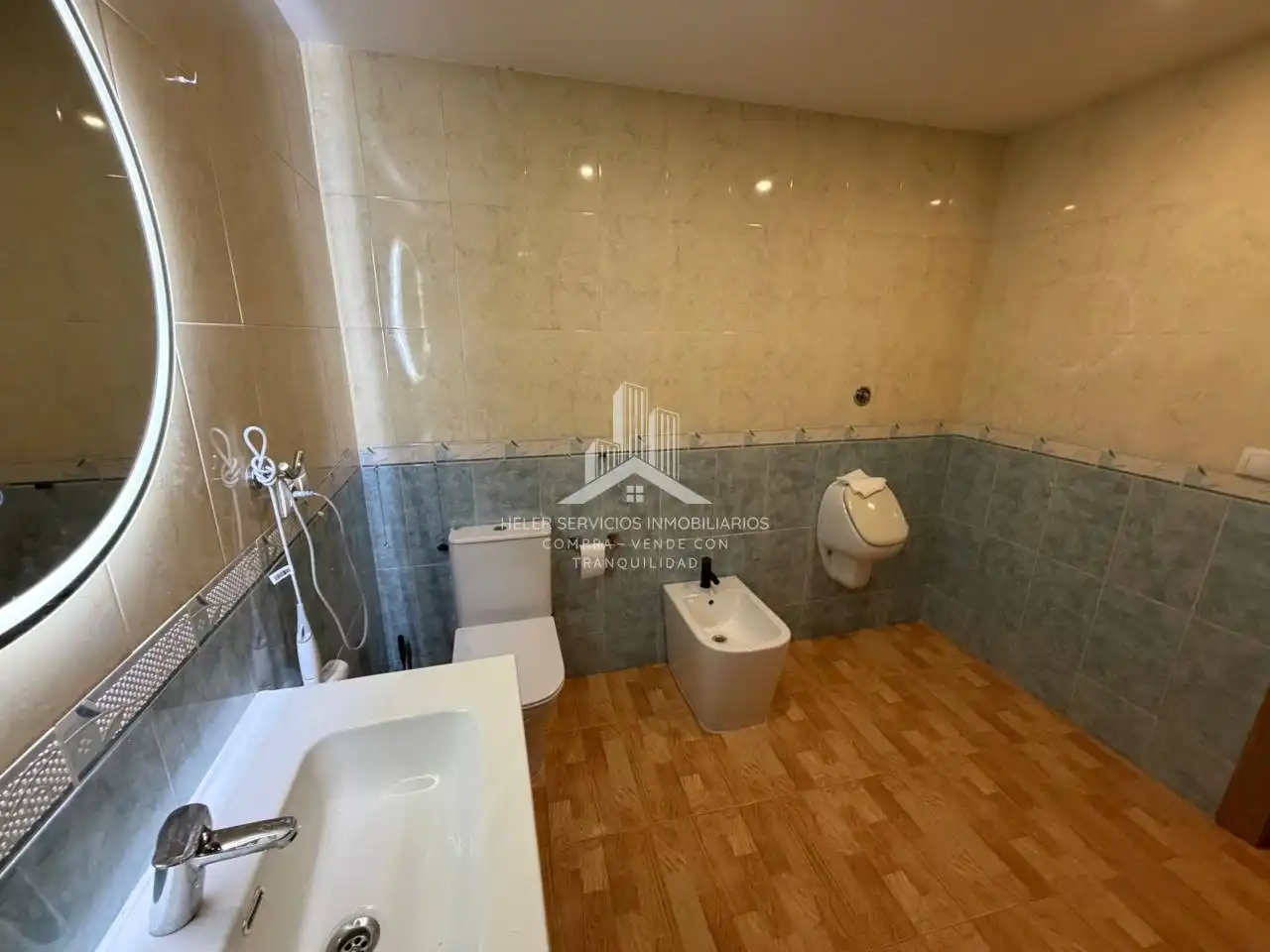 Bany de Apartament en venda en Vila-real amb Parquet, Terrassa i Traster