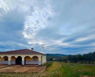 Vista exterior de Finca rústica en venda en Fuente del Arco amb Aire condicionat, Jardí privat i Terrassa