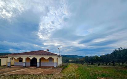 Vista exterior de Finca rústica en venda en Fuente del Arco amb Aire condicionat, Jardí privat i Terrassa