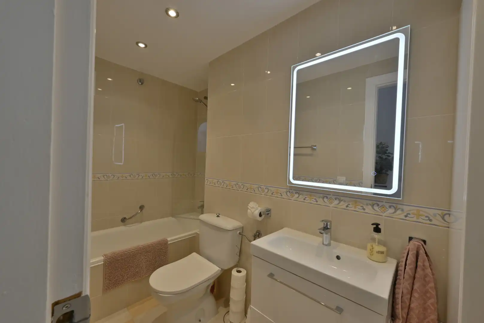 Badezimmer von Wohnungen zum Verkauf in Mijas mit Klimaanlage, Terrasse und Schwimmbad