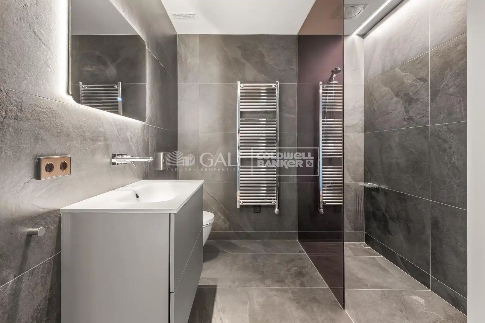 Badezimmer von Wohnung zum Verkauf in Andorra la Vella mit Klimaanlage, Heizung und Terrasse