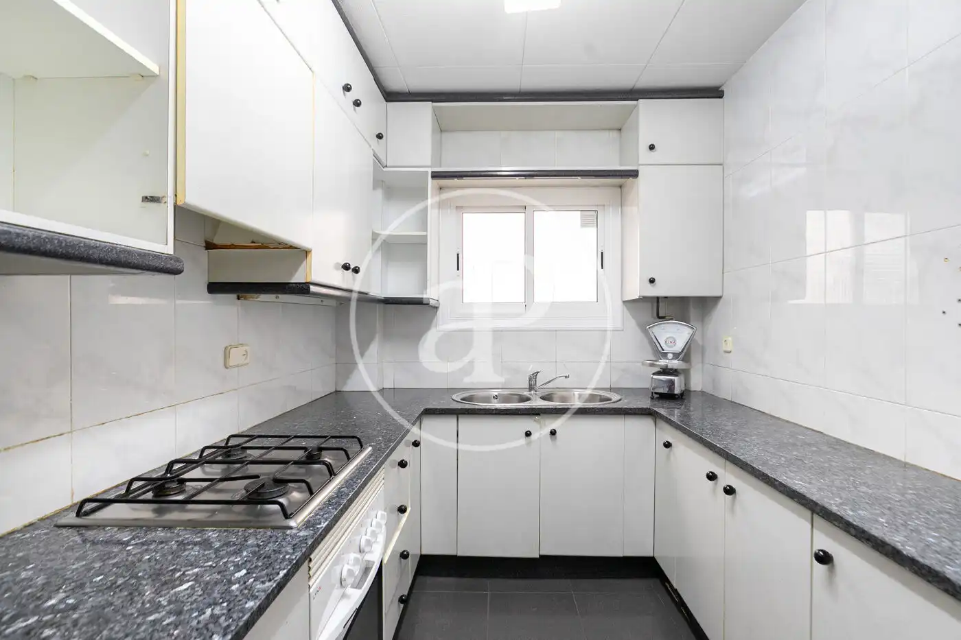 Cocina de Ático en venta en L'Hospitalet de Llobregat con Calefacción, Terraza y Trastero