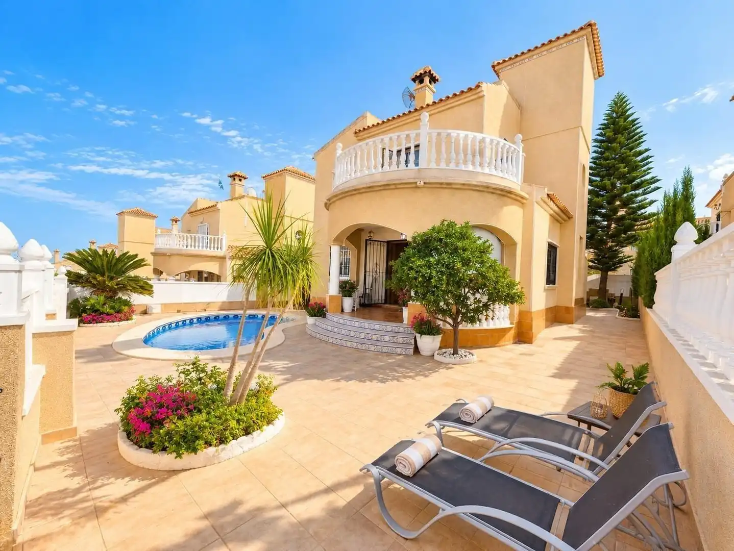 Villa con terrazza in vendita a Orihuela Costa