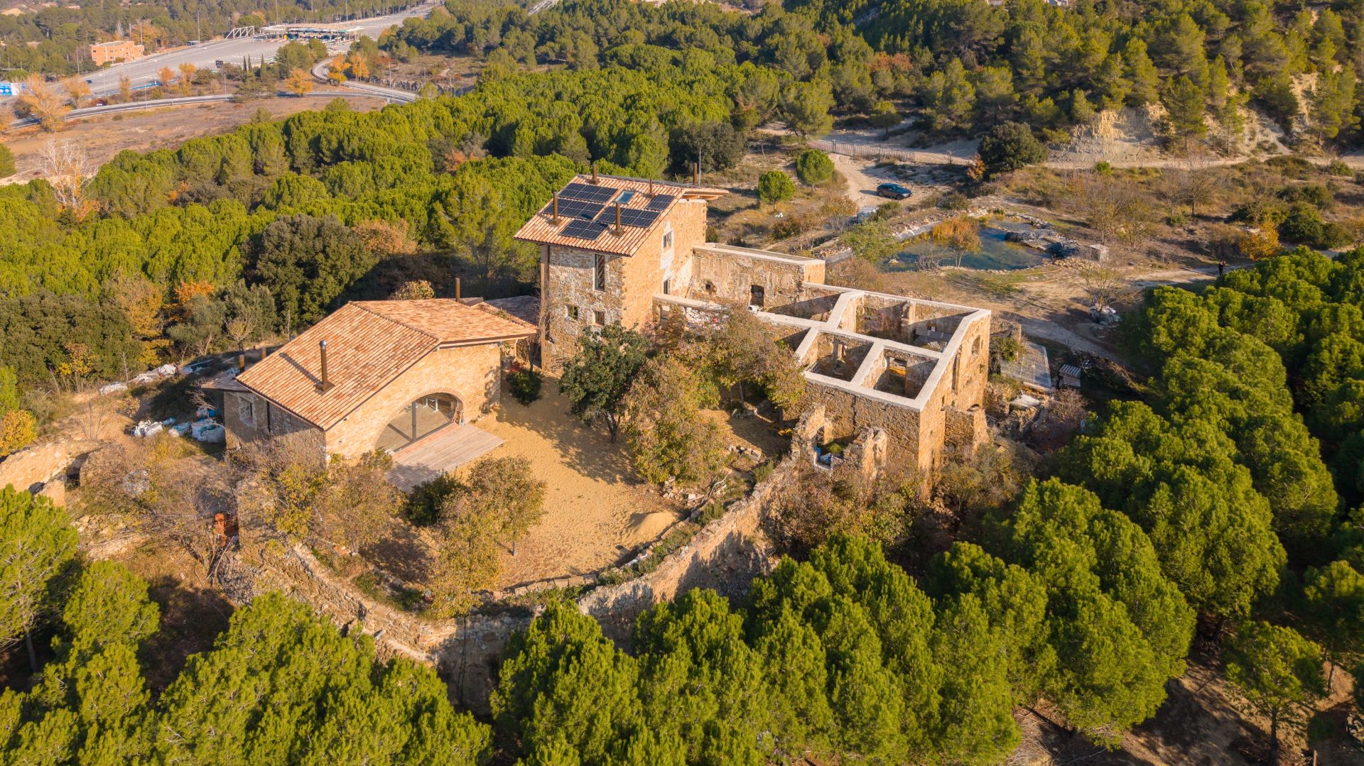 Vista exterior de Finca rústica en venda en Castellbell i el Vilar amb Jardí privat