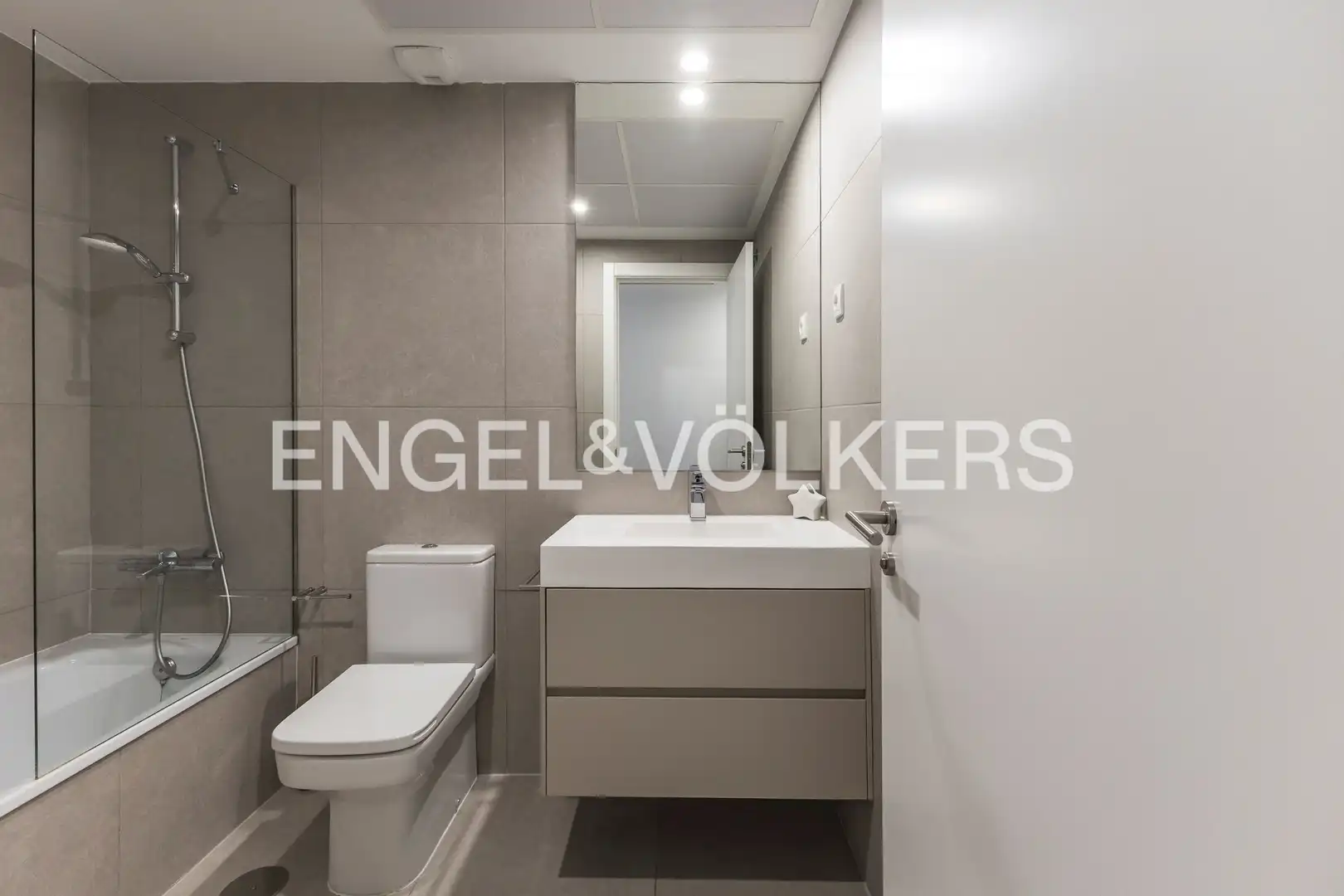 Baño de Piso en venta en Madrid con Aire acondicionado, Calefacción y Terraza