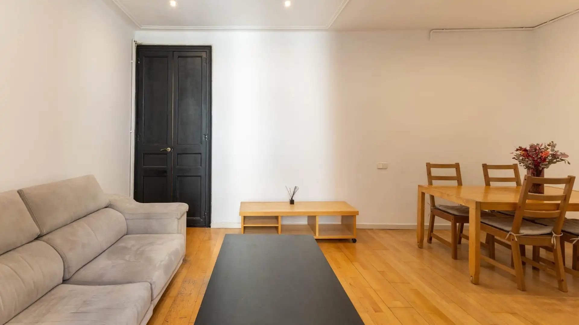 Wohnzimmer von Wohnung zum Verkauf in Barcelona mit Klimaanlage, Heizung und Parkett