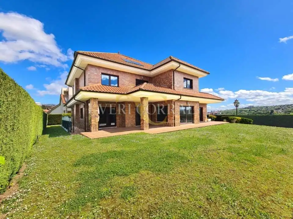 Vista exterior de Casa o chalet en venta en Oviedo  con Calefacción, Jardín privado y Terraza