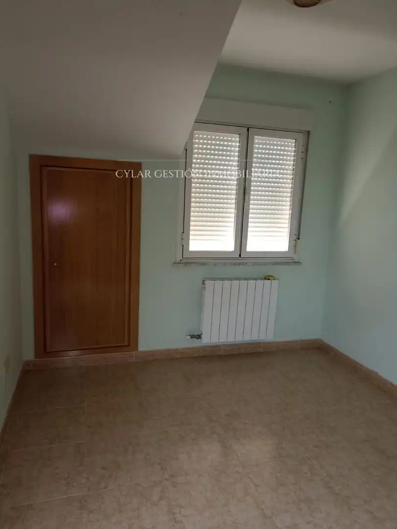 Habitación de Ático en venta en Mozárbez con Calefacción, Terraza y Balcón