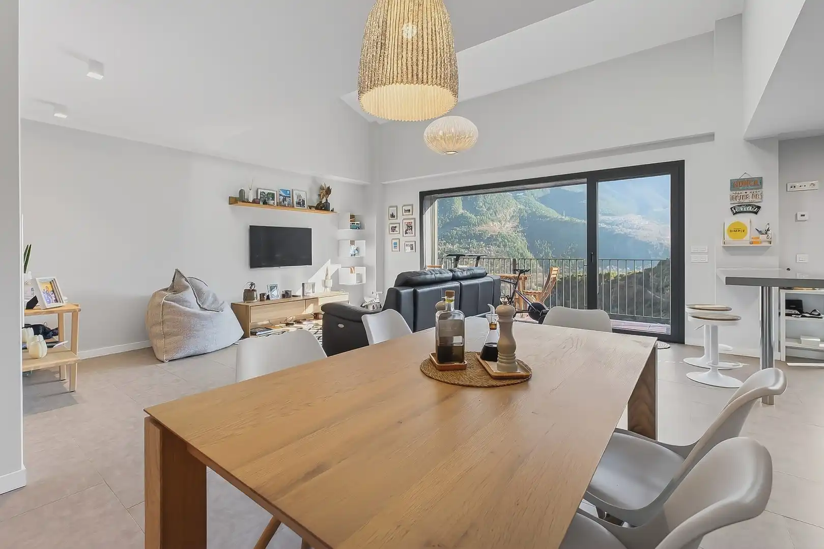 Comedor de Ático en venta en Escaldes – Engordany con Calefacción, Terraza y Trastero