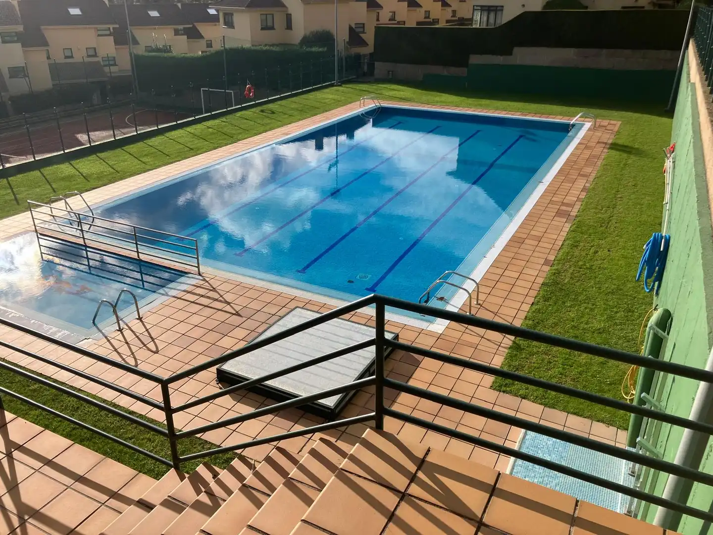 Piscina de Apartamento en venta en Oleiros con Calefacción, Jardín privado y Parquet