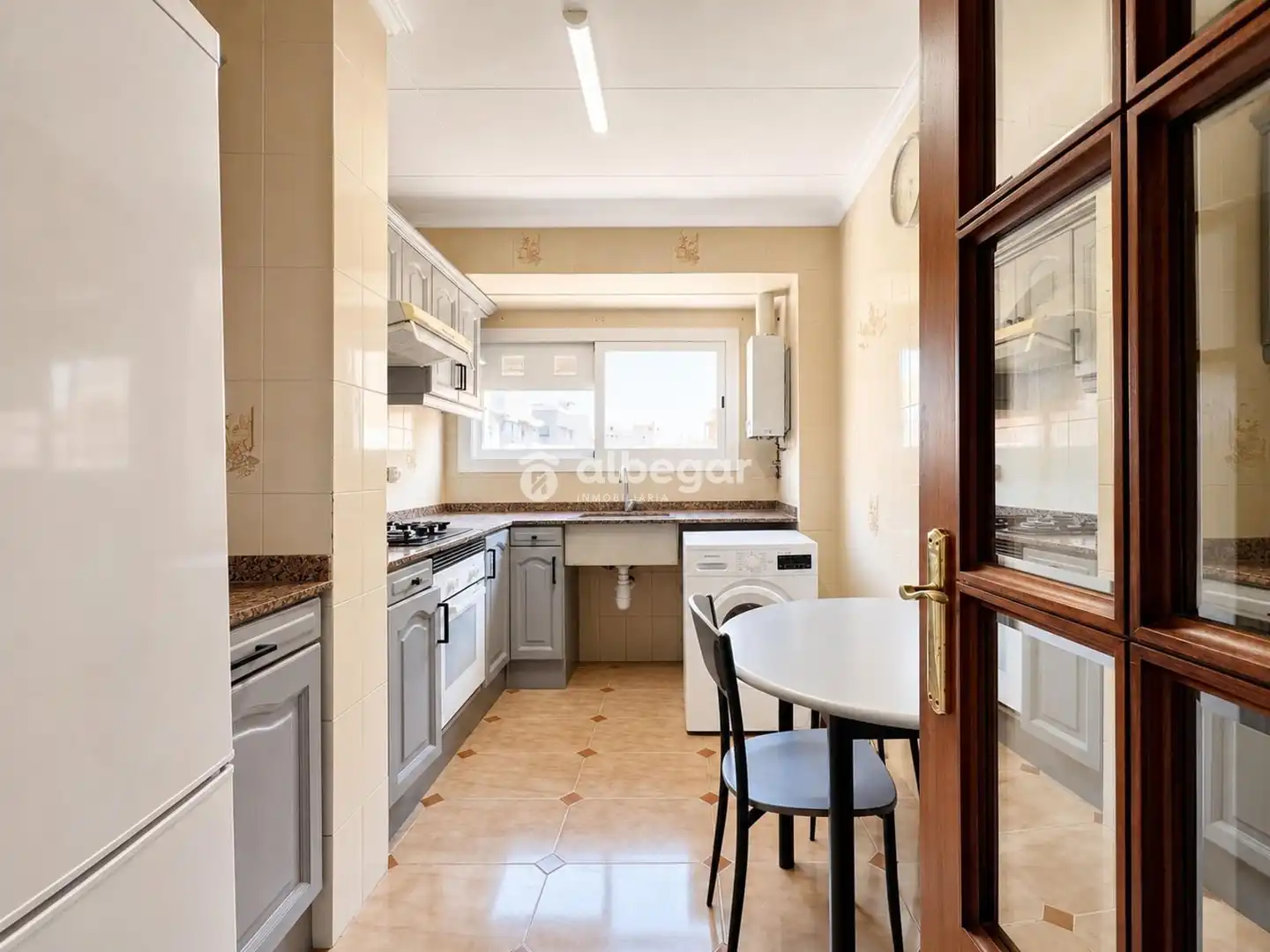 Cocina de Piso en venta en Valencia con Terraza, Trastero y Horno