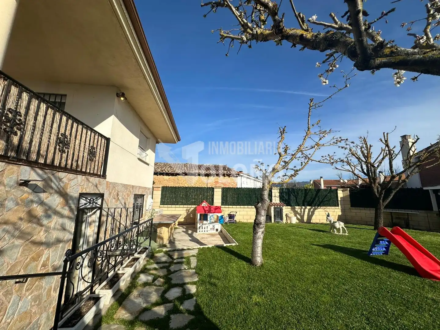 Exterior view of Houses for sale in Anguciana  with Heating, Private garden and Parquet flooring