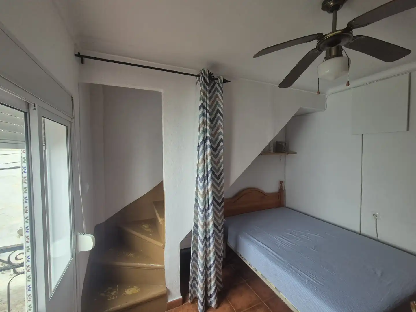 Houses for sale in Guaro  with Air Conditioner, Terrace and Furnished