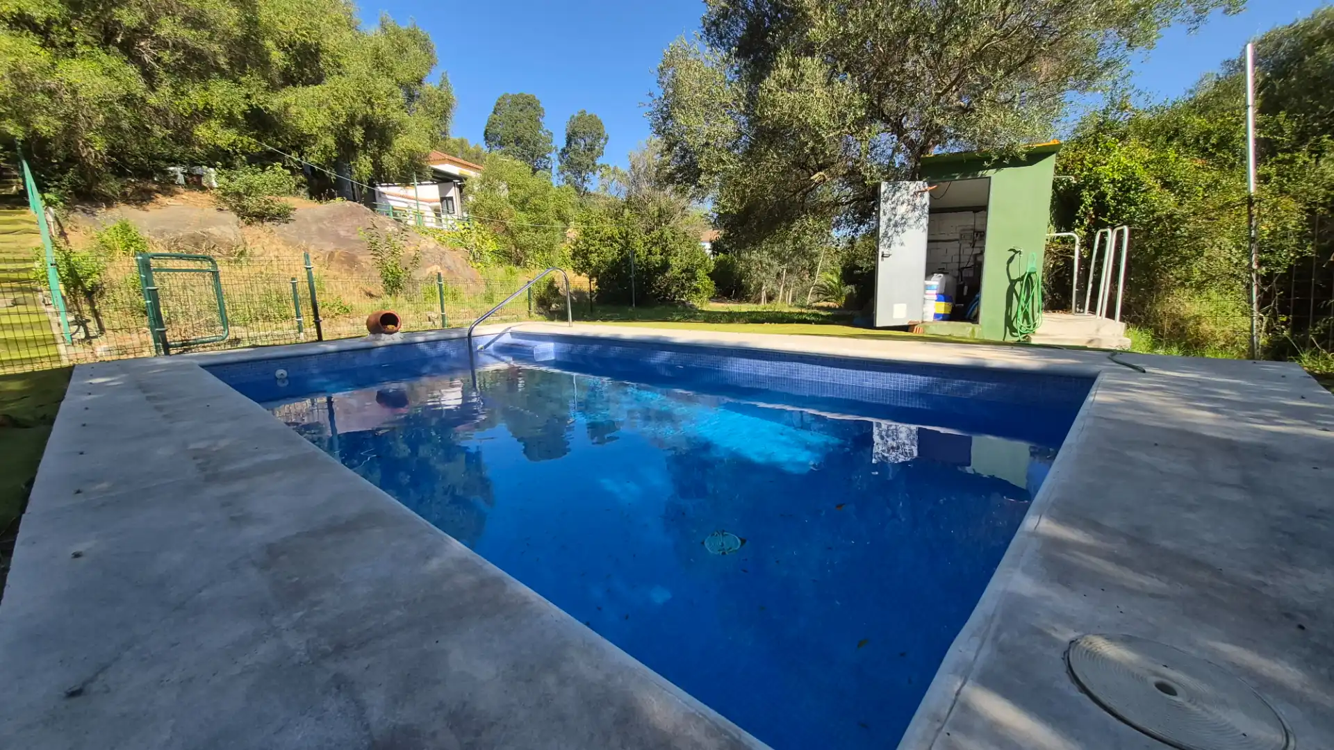 Piscina de Finca rústica en venda en Los Barrios amb Jardí privat, Terrassa i Piscina