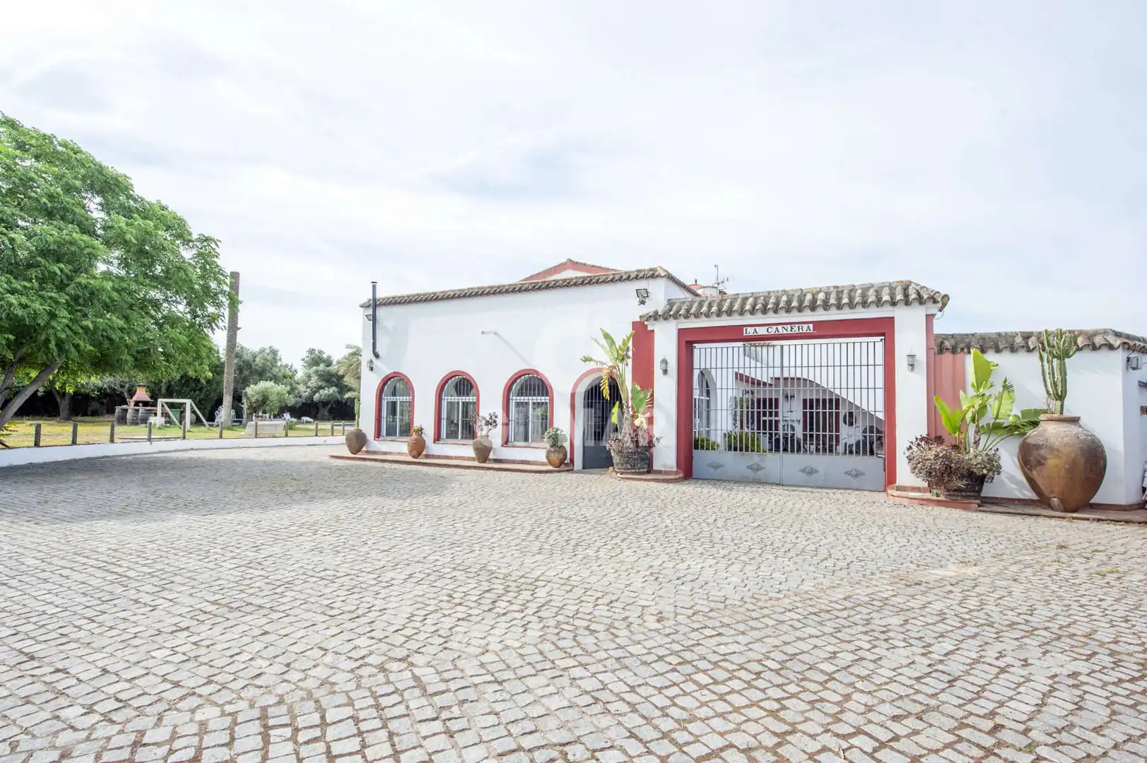 Exterior view of Houses for sale in Alcalá de Guadaira  with Heating, Swimming Pool and Furnished