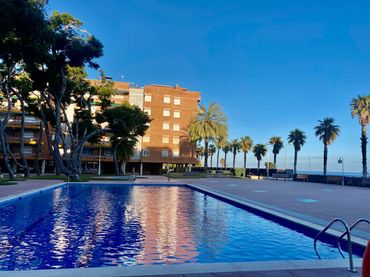 Pis amb piscina en venda a Atinens