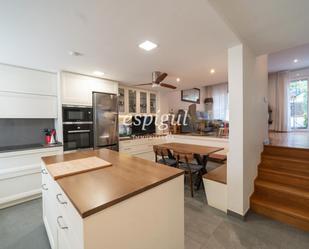 Kitchen of Single-family semi-detached for sale in Sant Cugat del Vallès  with Air Conditioner, Heating and Private garden