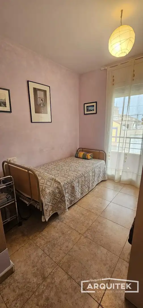Habitación de Casa adosada en venta en Torrefarrera con Aire acondicionado, Calefacción y Jardín privado