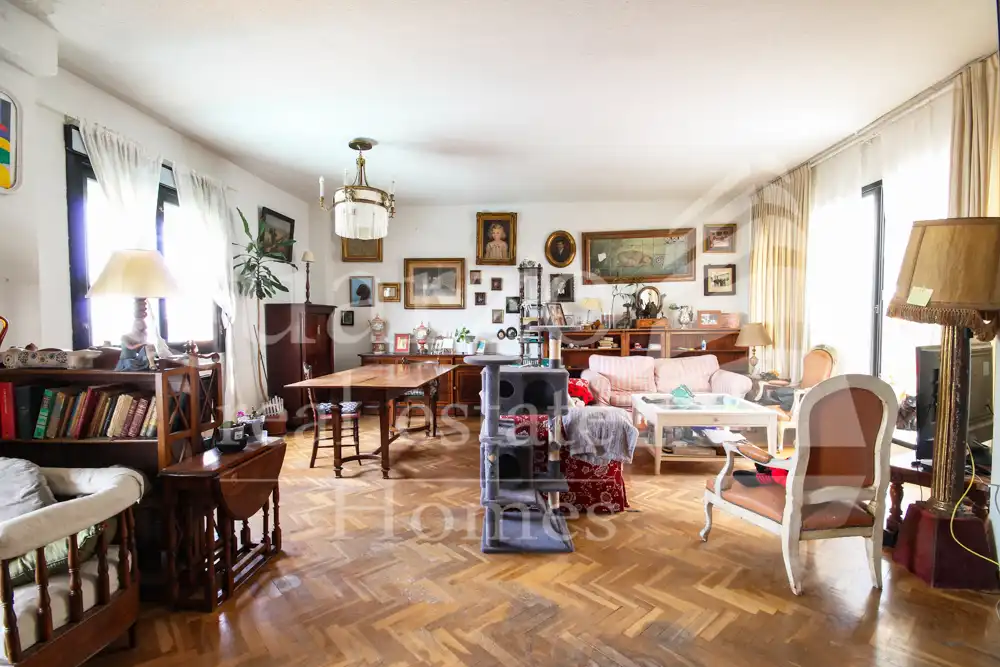 Sala de estar de Piso en venta en  Madrid Capital con Calefacción, Terraza y Trastero