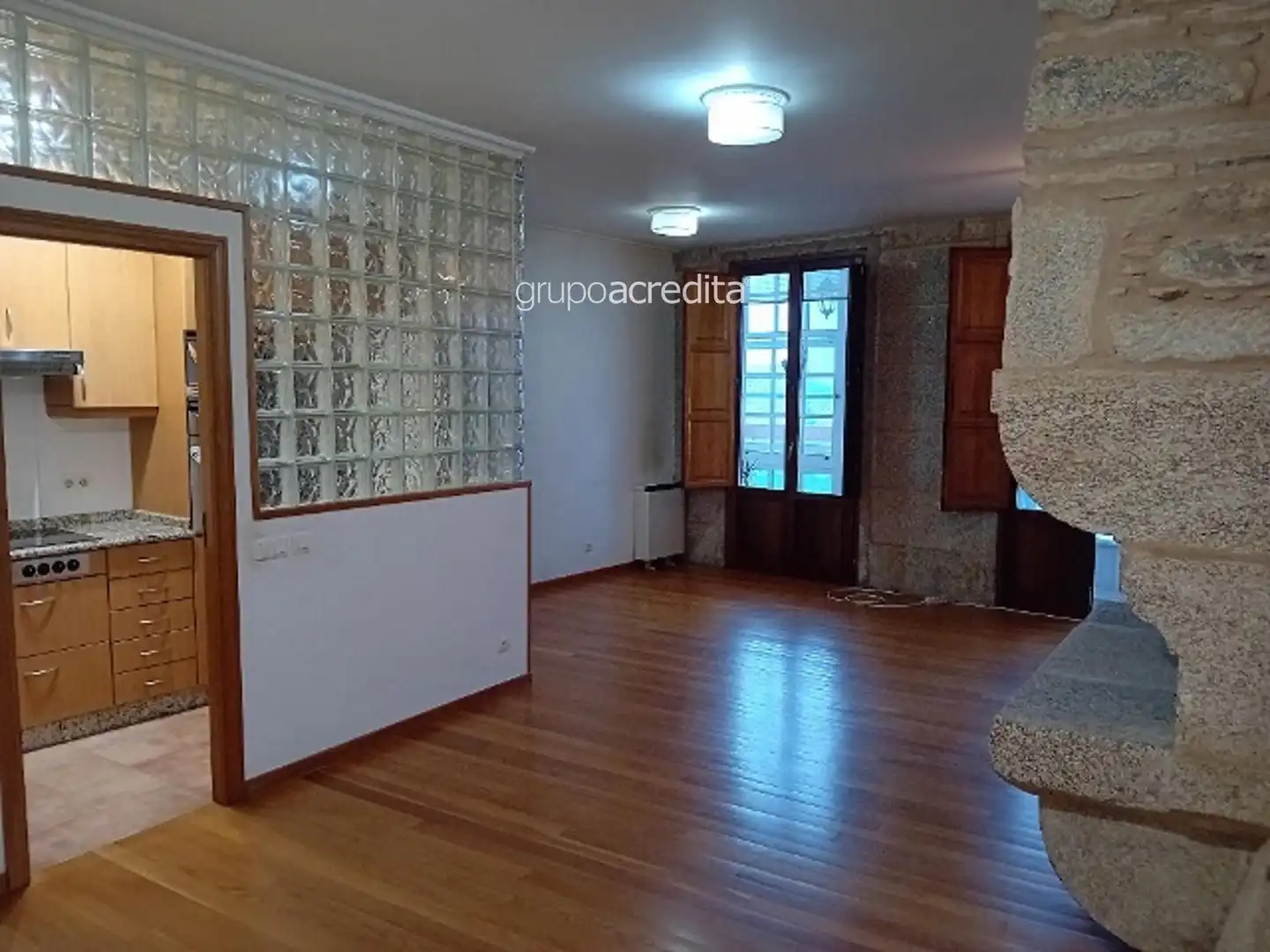 Sala d'estar de Pis en venda en Santiago de Compostela  amb Calefacció, Parquet i Terrassa