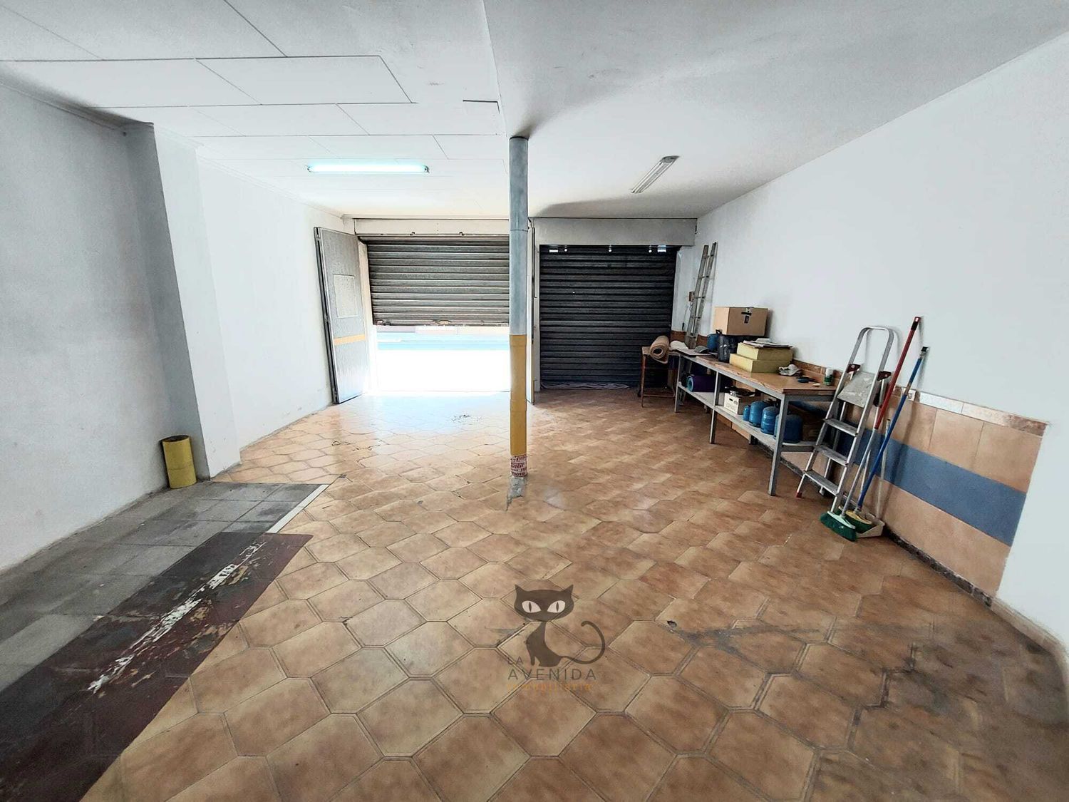 Premises for sale in Alfafar  with Air Conditioner