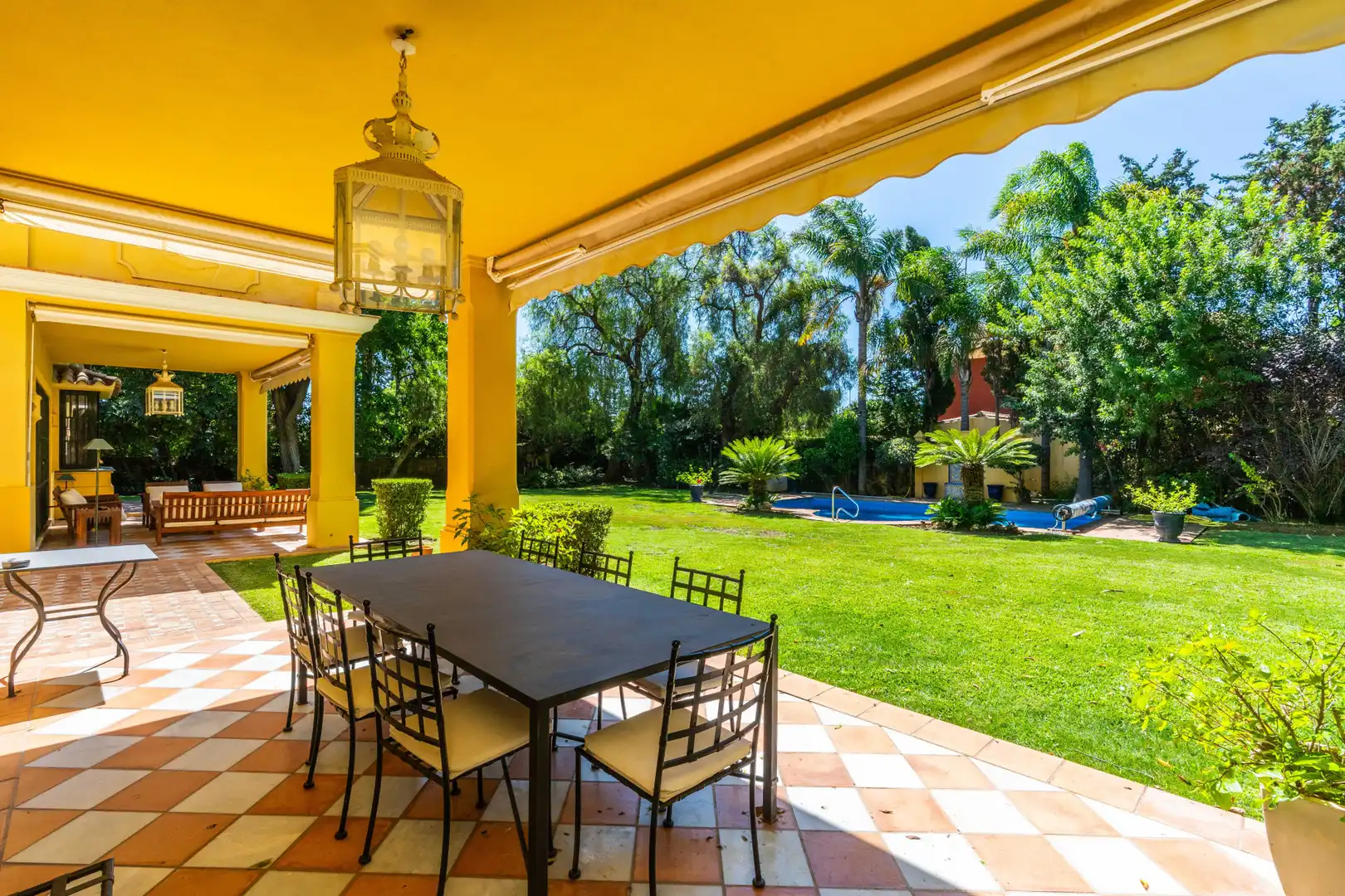 Terrassa de Casa o xalet en venda en Marbella amb Aire condicionat, Jardí privat i Terrassa