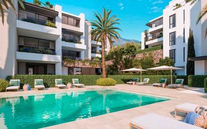 Vista exterior de Planta baixa en venda en Estepona amb Aire condicionat, Jardí privat i Terrassa