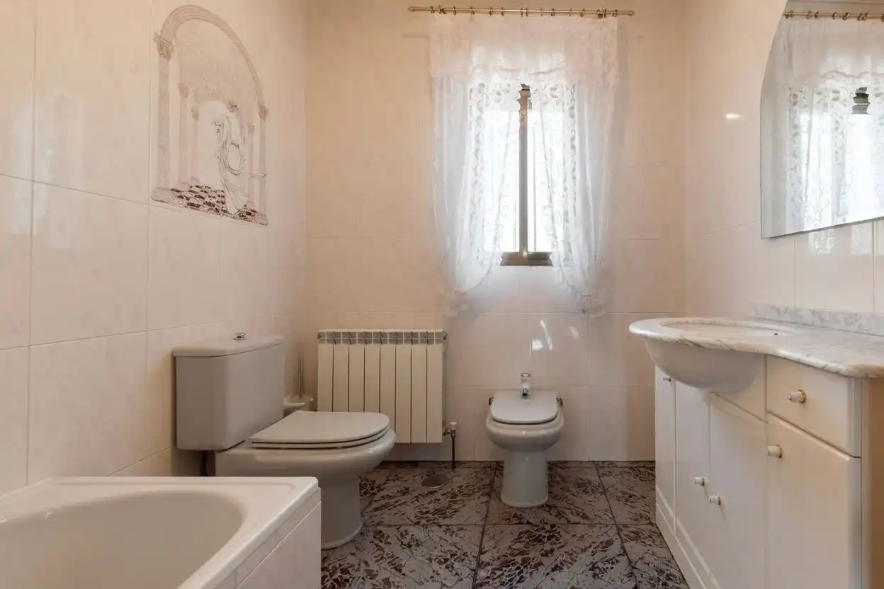Baño de Casa o chalet en venta en Hontoba con Calefacción, Jardín privado y Terraza