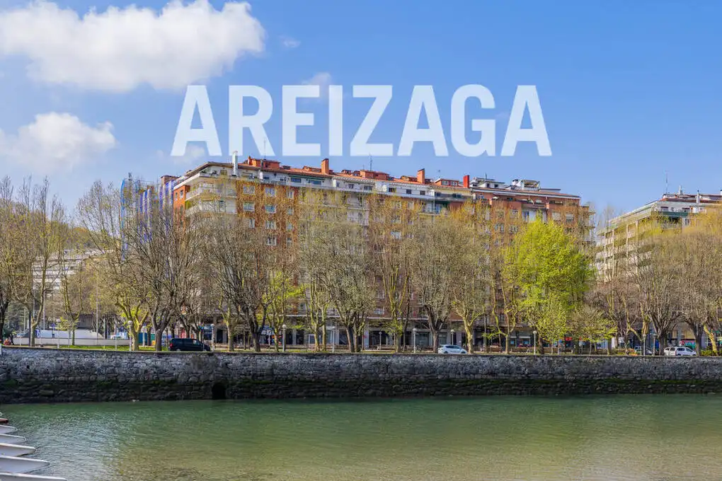 Vista exterior de Pis en venda en Donostia - San Sebastián  amb Calefacció