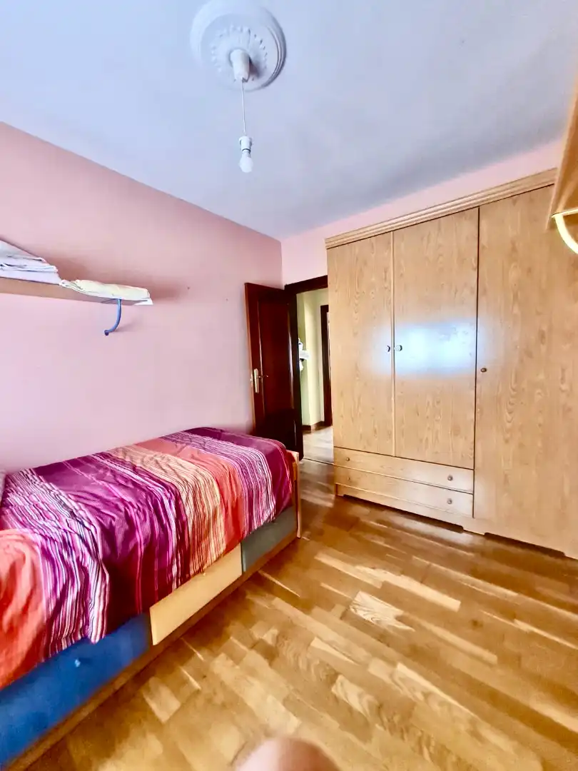 Habitación de Piso en venta en Gijón  con Parquet y Amueblado