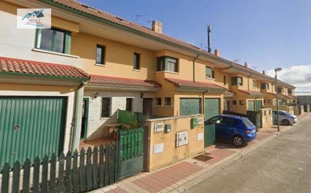 Casa adosada en Venta en Calle ZARCILLO en Cigales