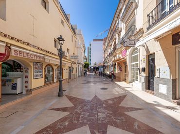 Local comercial en traspàs a La Carihuela - Los Nidos