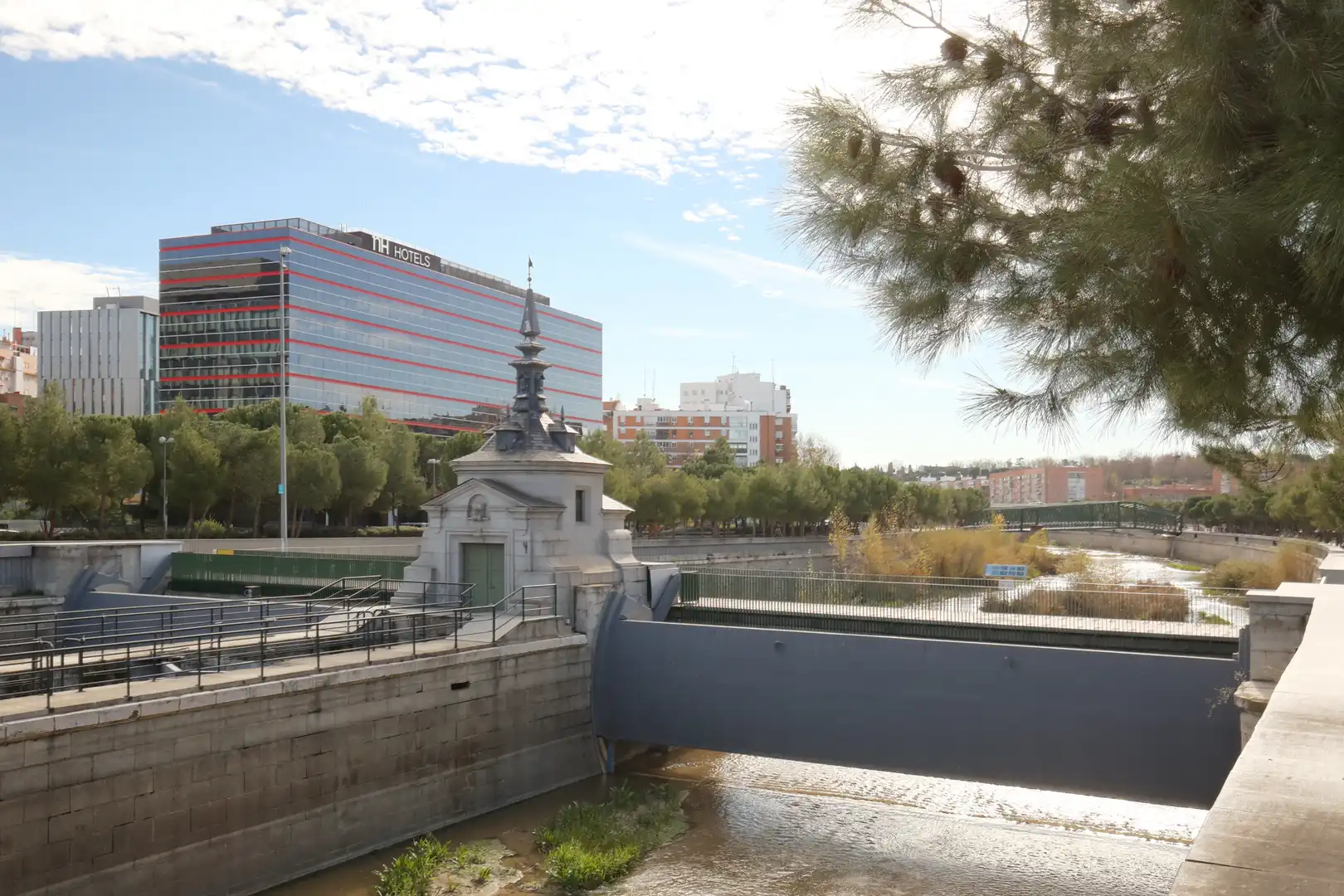 Exterior view of Flat for rent in Madrid  with Heating