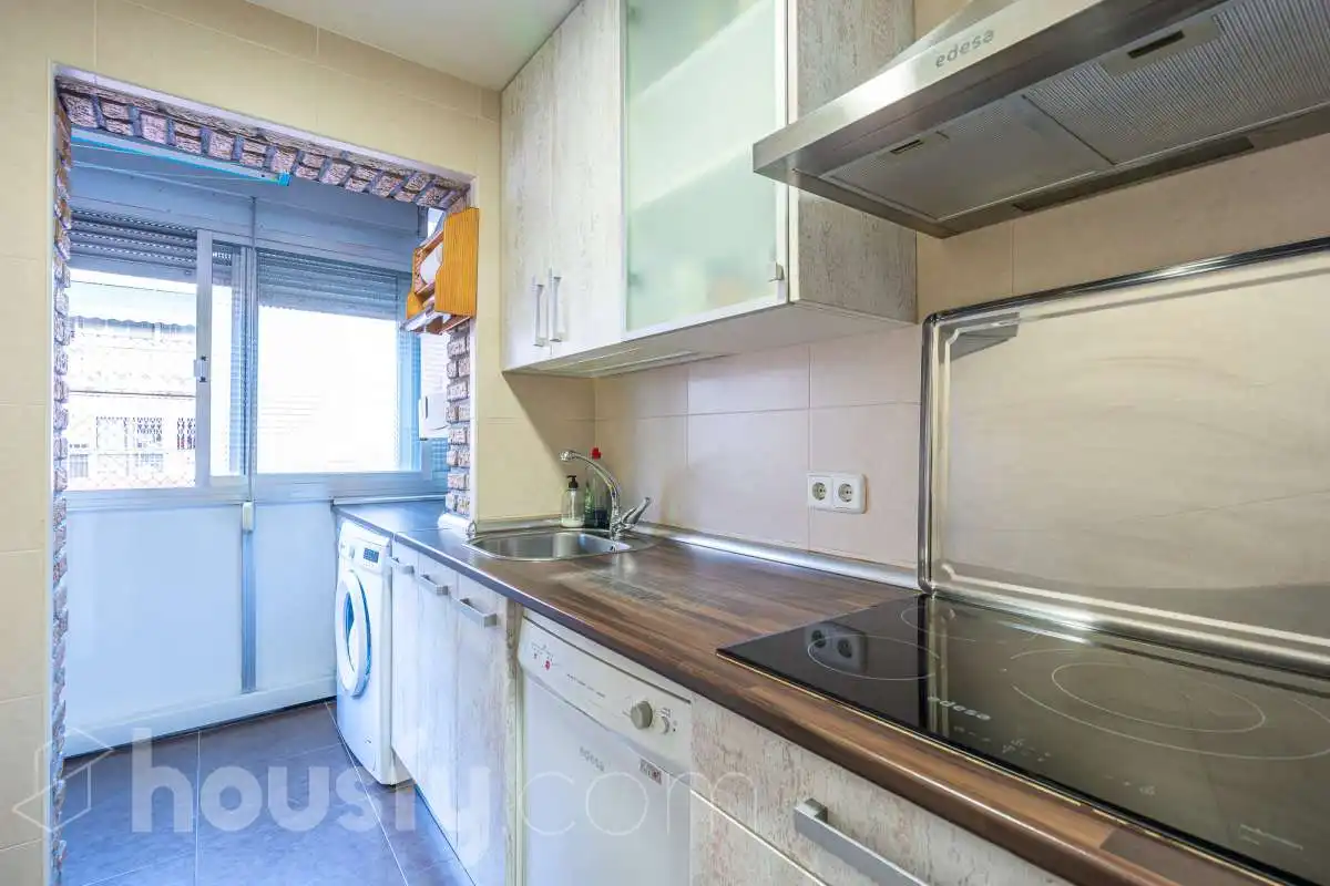 Cuina de Planta baixa de lloguer en Madrid amb Aire condicionat, Calefacció i Terrassa